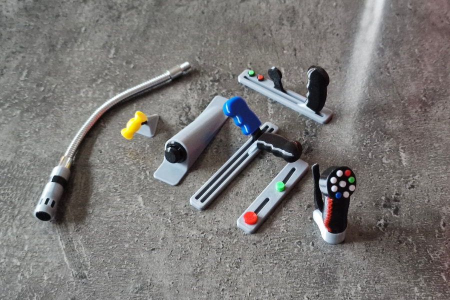 Cockpitausbau + fertige Cockpits