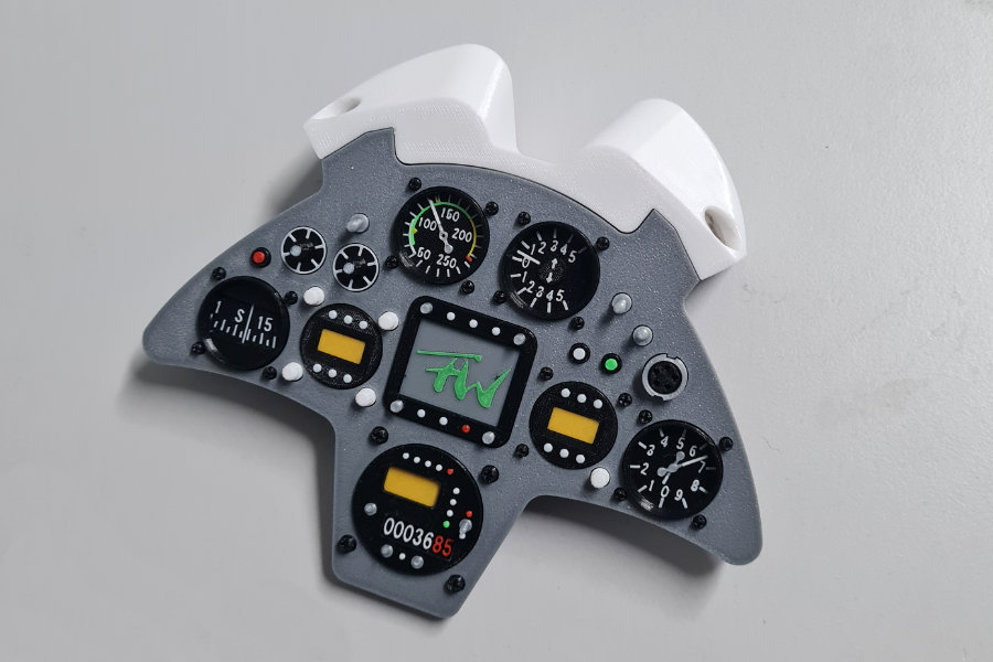 Cockpitausbau + fertige Cockpits